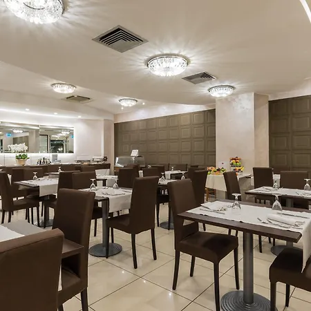 Отель Magri's 4*